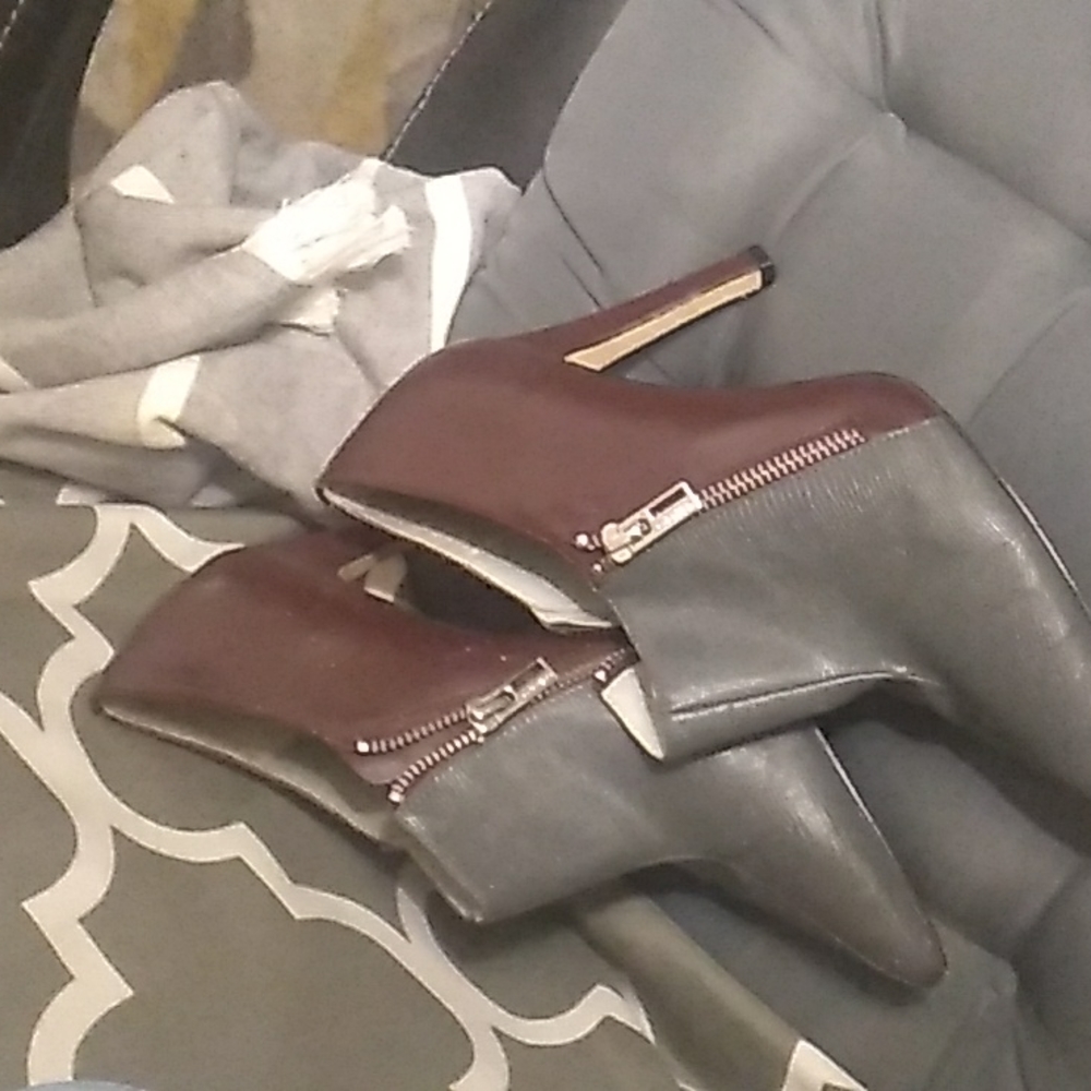 Grey two-toned booties